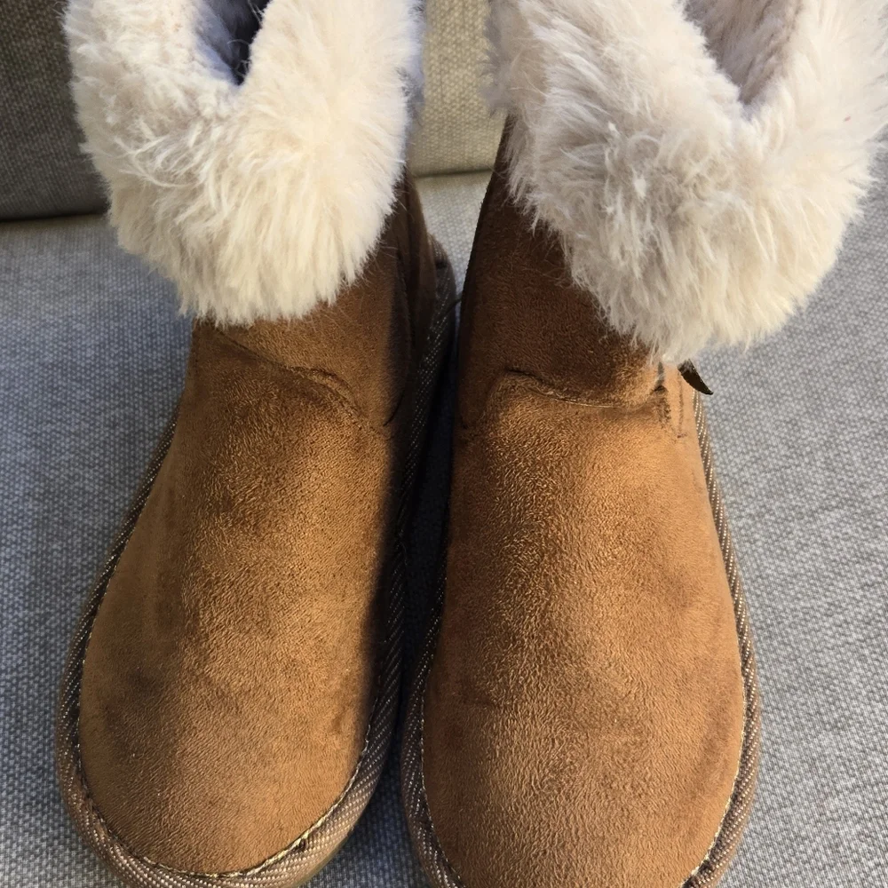 Khombu Bunny Girls' Faux Suede Chestnut Winter Boots with Faux Fur Cuff